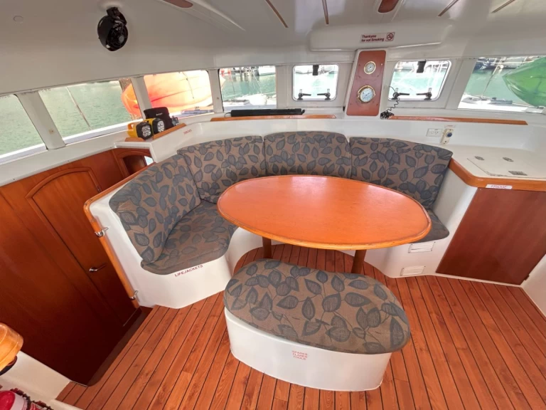 Alquiler de barcos Airlie Beach barato de Lagoon 380