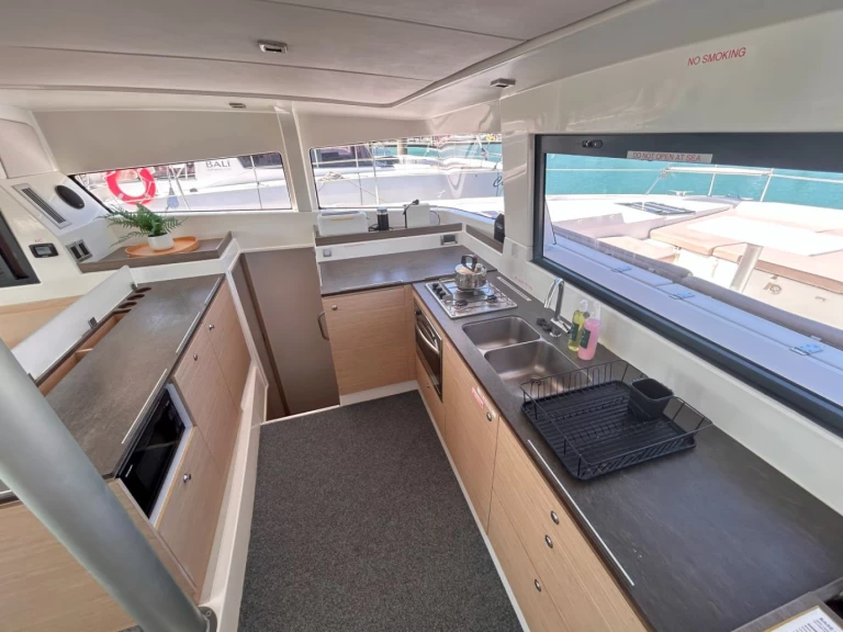 Alquiler de barcos Airlie Beach barato de Bali 4.3