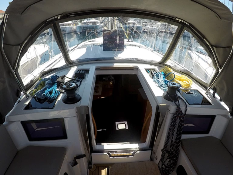 Velero para alquilar Šibenik al mejor precio