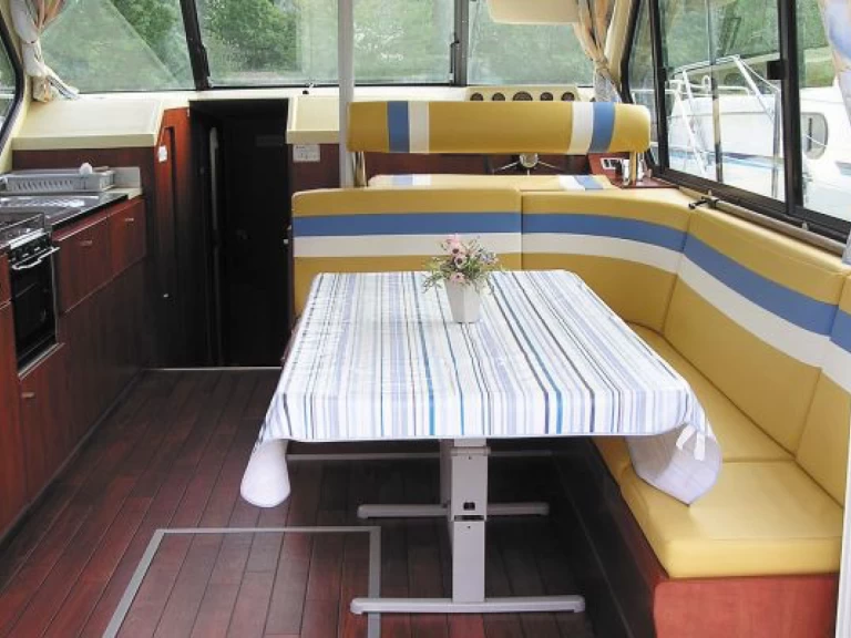 Alquiler Casa flotante Sedan con o sin  título de navegación