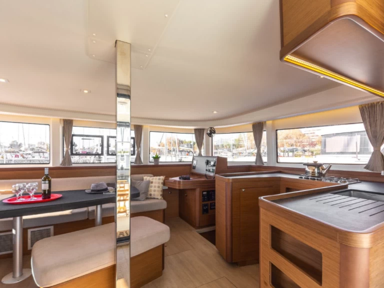 Alquiler de Lagoon Lagoon 42 en Álimos