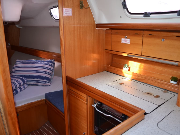 Alquiler de Bavaria Bavaria 34 Cruiser - 2 cab. en Primošten