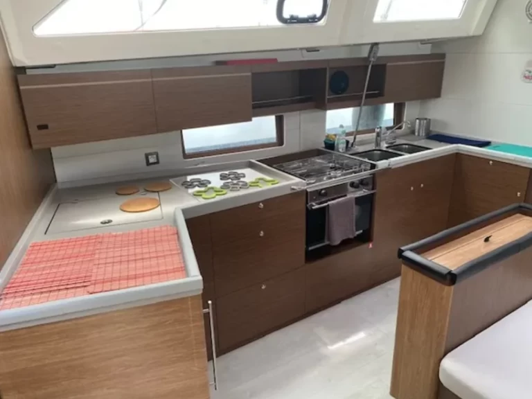 Alquiler de Bénéteau Oceanis 46.1 en Álimos