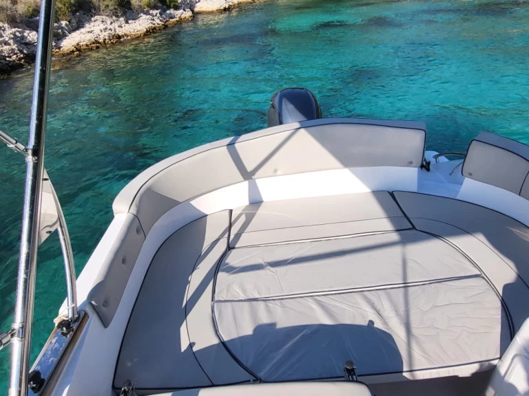 Alquiler de embarcaciones Marinello Eden 22 enStari Grad en Samboat