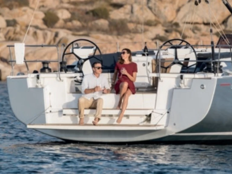 Alquiler de Bénéteau Oceanis 51.1 en Álimos