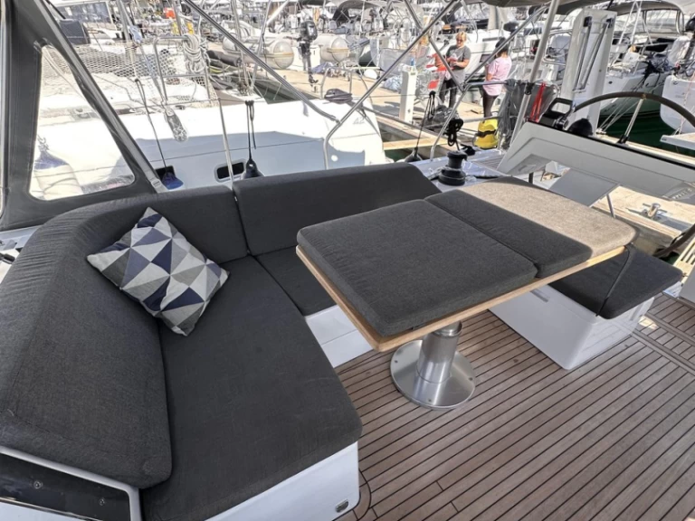 Velero para alquilar Seget Donji al mejor precio