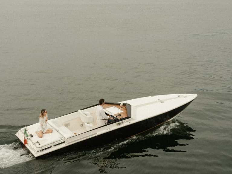 Cigarette 28 ss de alquiler a Stresa