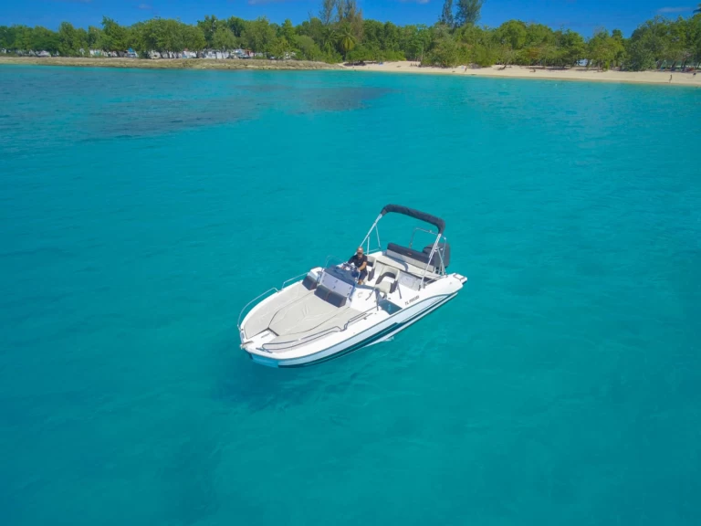 Bénéteau Flyer 6.6 SUNdeck de alquiler a Le Gosier