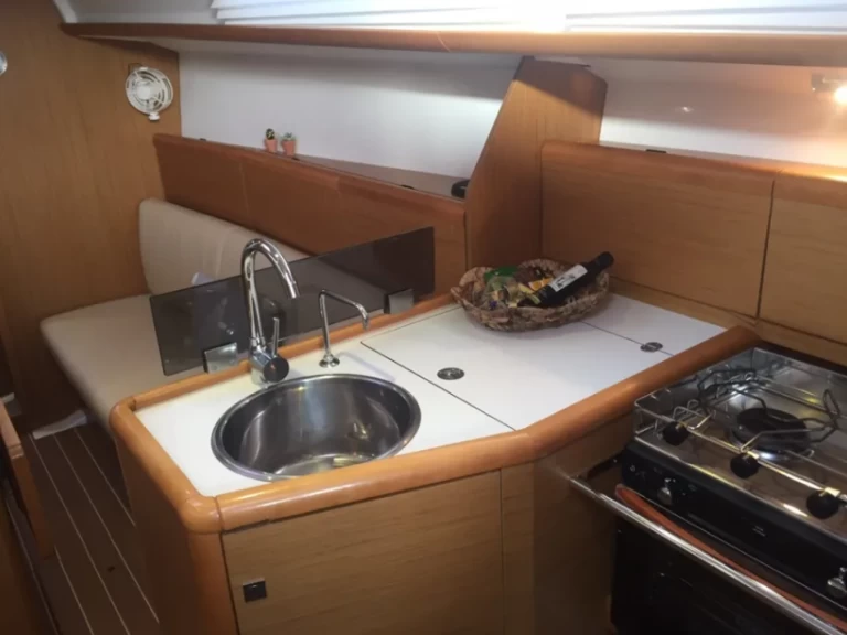 Jeanneau Sun Odyssey 33i de alquiler a Gouviá