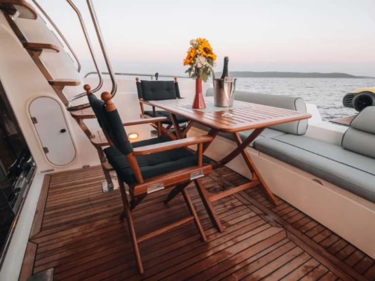 Alquiler de Sunseeker Manhattan 48 Fly en Kaštel Gomilica