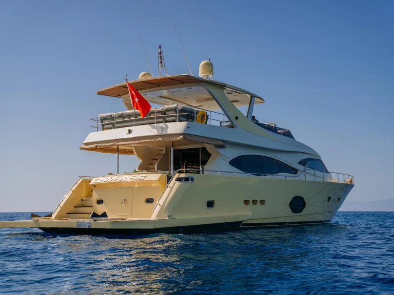 Special Motoryacht 2006 de alquiler a Bodrum harbour