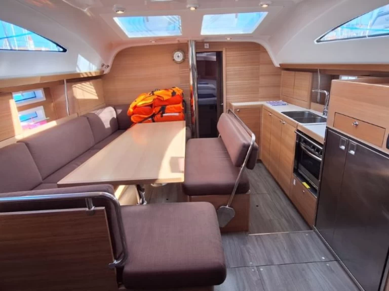 Alquiler de embarcaciones Elan Impression 45.1 enTrogir en Samboat