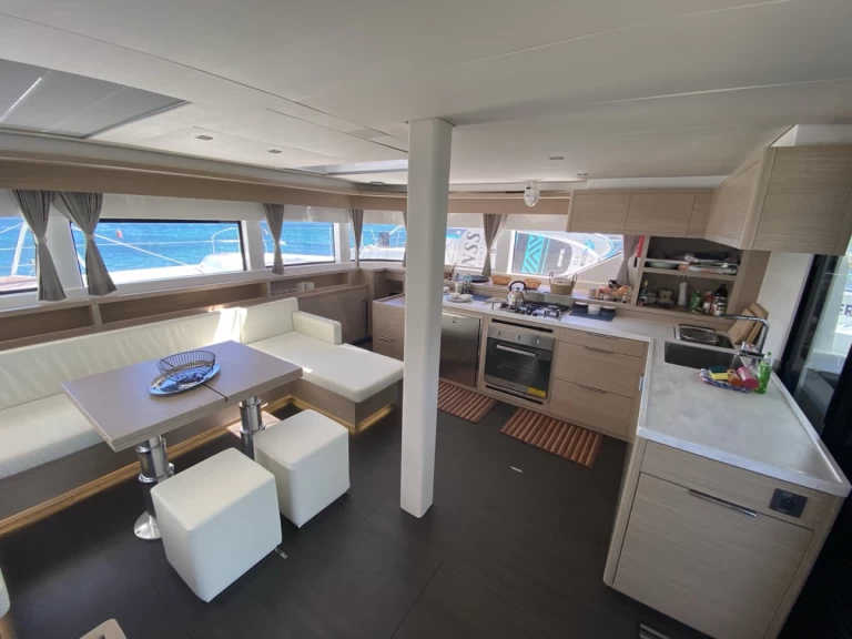 Alquiler Catamarán Lagoon con o sin  título de navegación