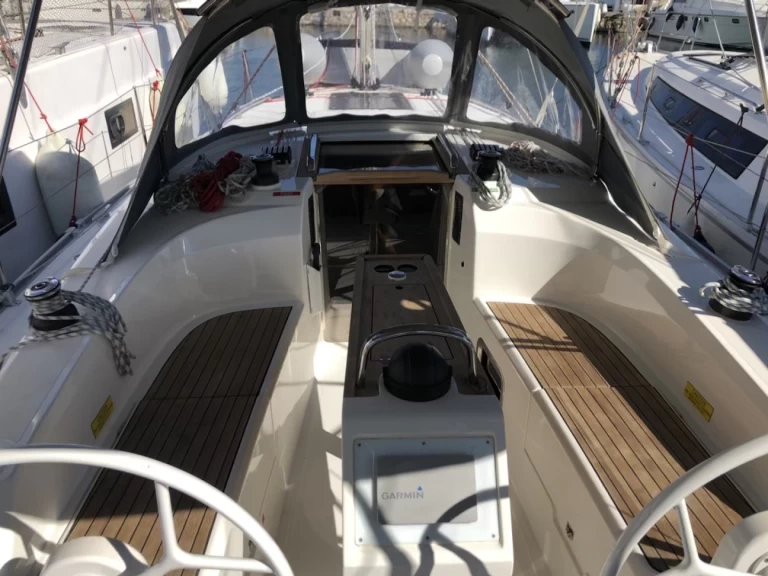 Alquiler de embarcaciones Bavaria Cruiser 34 enCos en Samboat