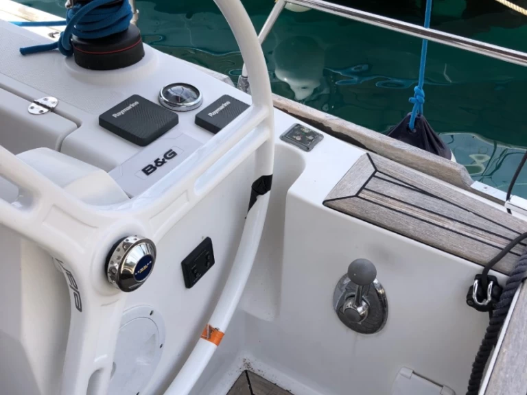 Alquiler Pula - Elan Impression 40 en SamBoat