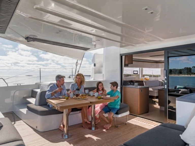 Alquiler Catamarán Lagoon con o sin  título de navegación