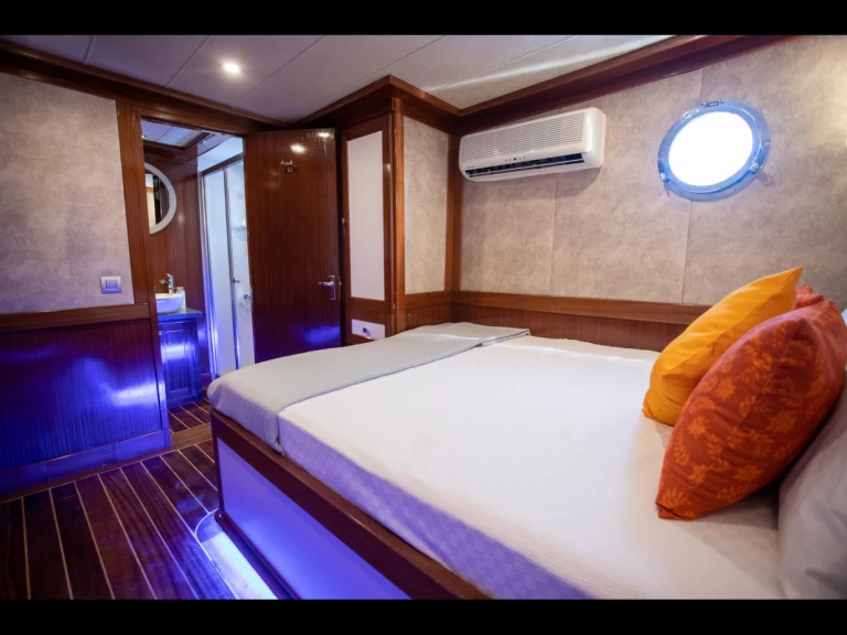 Alquiler de barcos Marmaris barato de QUEEN OF RTT