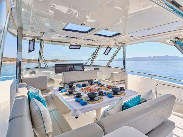 Alquiler de Aquila Explorion en Atenas