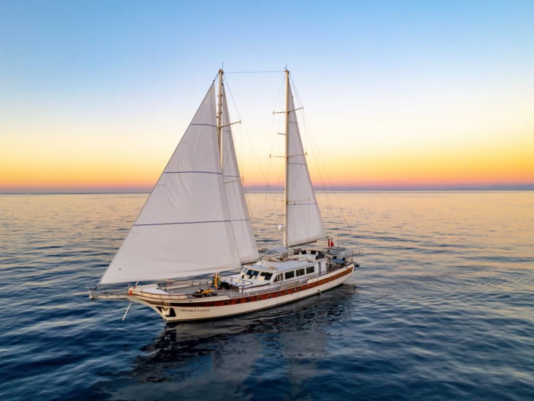 Alquiler Velero Custom Made con o sin  título de navegación