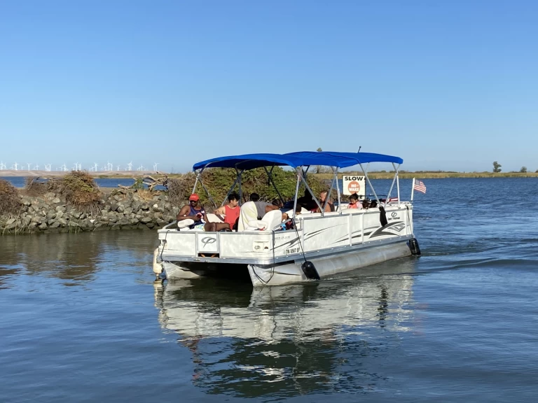 Alquiler Lancha en Discovery Bay - Crest XRS II LE