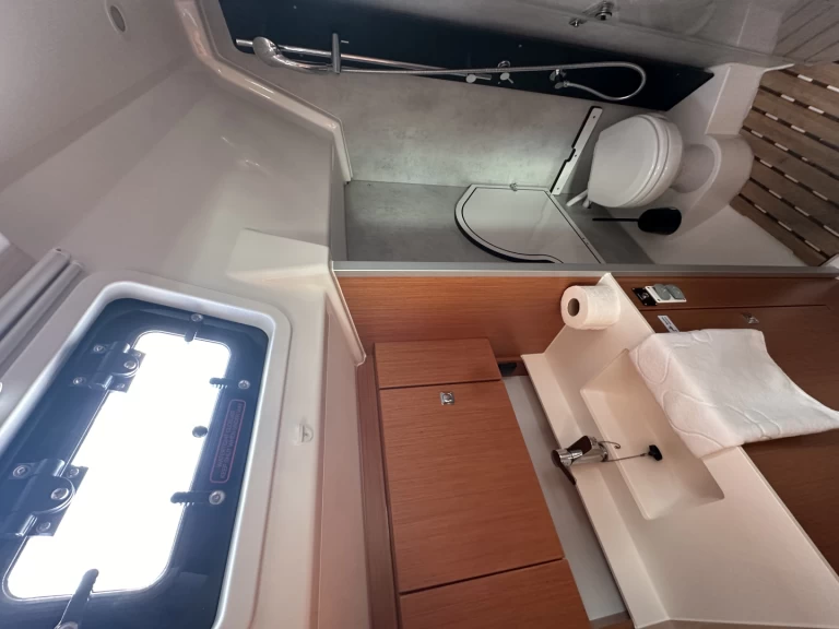 Alquiler de embarcaciones Bavaria Bavaria C38 enTrogir en Samboat