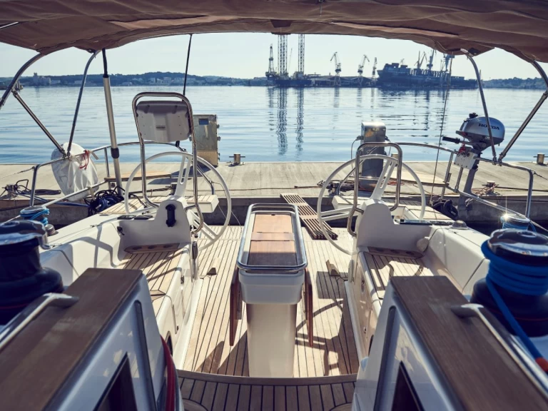 Elan Impression 45 de alquiler a Pula