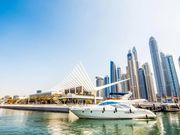 Alquiler de embarcaciones Azimut Azimut 50 enDubai Marina en Samboat