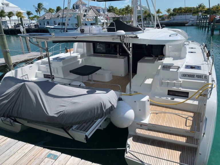 Alquiler Catamarán Lagoon con o sin  título de navegación