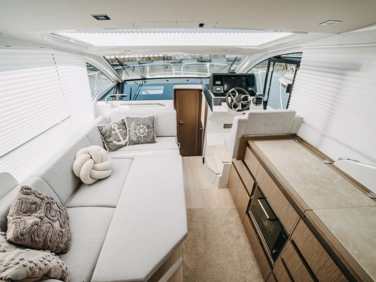 Alquiler Lancha en Klaipėdos rajonas - Sealine C335 Grey