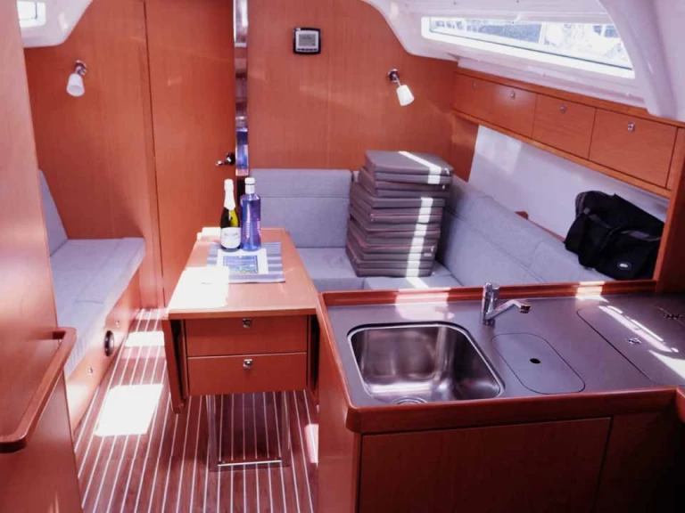 Alquiler de Velero, con o sin patrón Bavaria Golfo Aranci