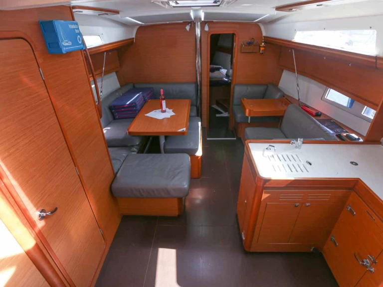 Alquiler de barcos Golfo Aranci barato de Dufour 412