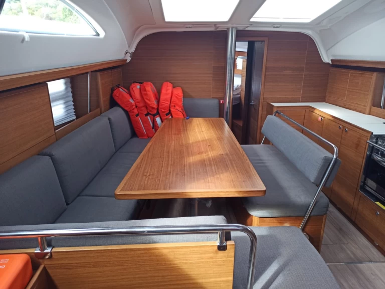 Alquiler de Velero, con o sin patrón Elan Punat