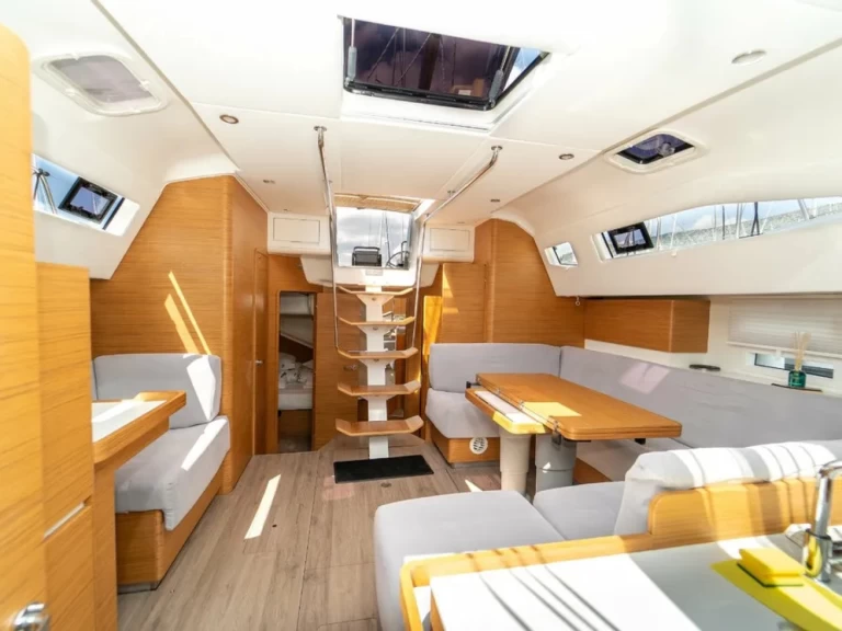 Alquiler Velero Elan con o sin  título de navegación