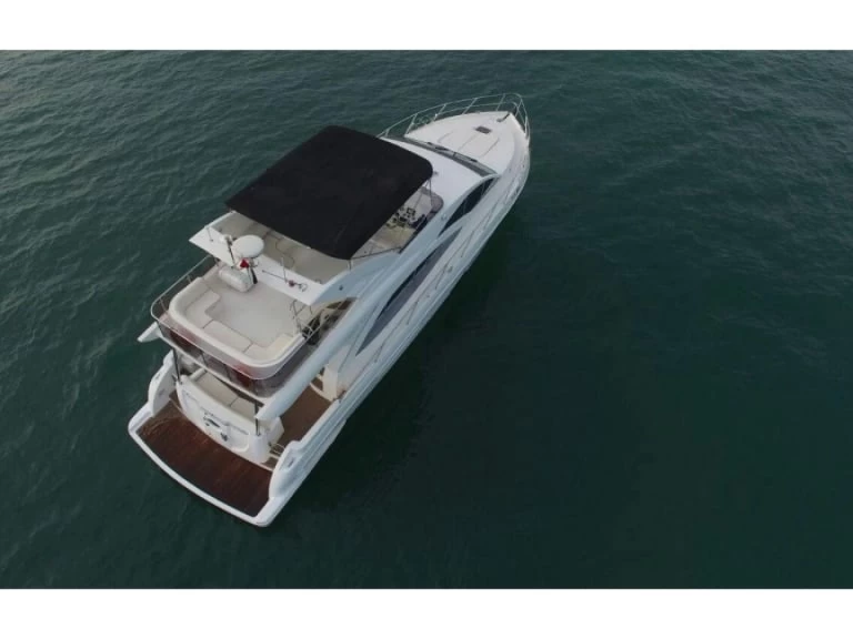 Alquiler de Azimut Atlantis 50 en Dubai