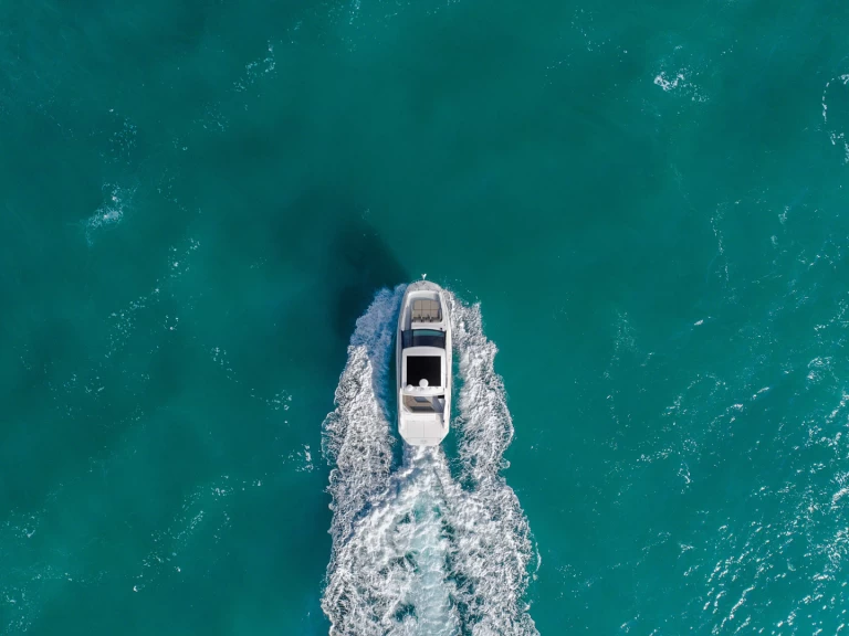 Alquiler de Sea Ray Sundancer 320 en Ayia Napa