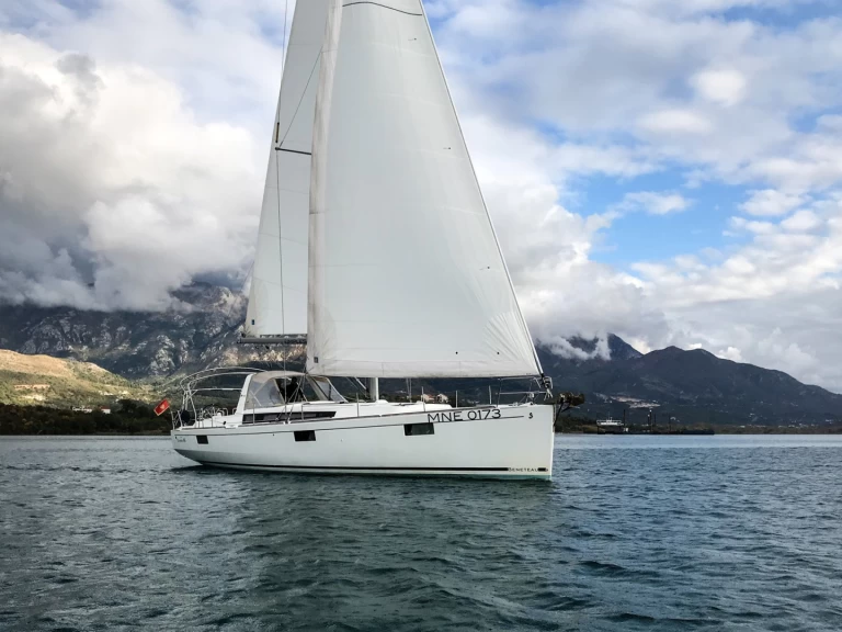 Alquiler de embarcaciones Bénéteau Oceanis 48 enTivat en Samboat