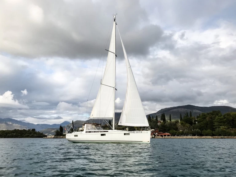 Alquiler de embarcaciones Bénéteau Oceanis 48 enTivat en Samboat