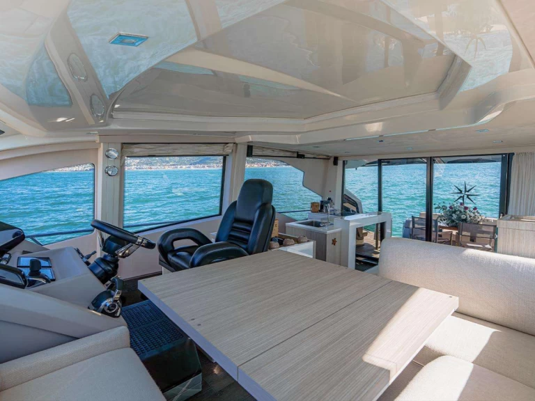 Alquiler de Yate de lujo, con o sin patrón Cranchi Salerno