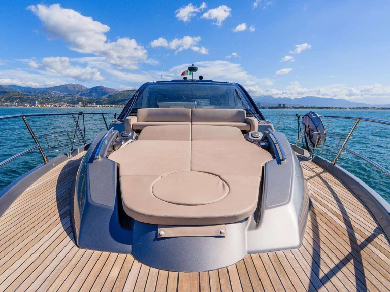 Yate de lujo para alquilar Salerno al mejor precio