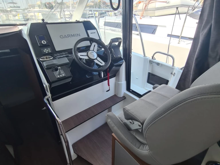 Alquiler de embarcaciones Bénéteau Antares 11 FLY enŠibenik en Samboat