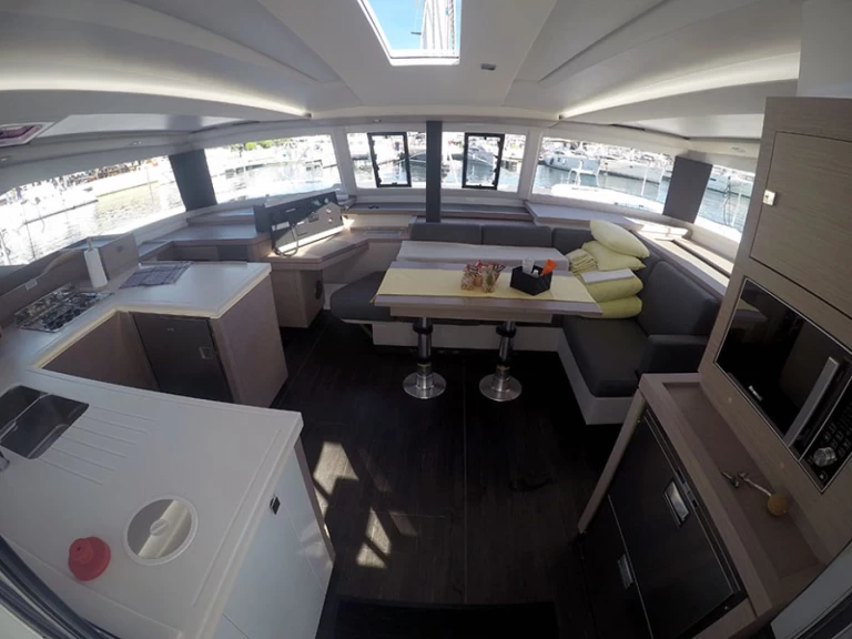 Alquiler Catamarán Fountaine Pajot con o sin  título de navegación