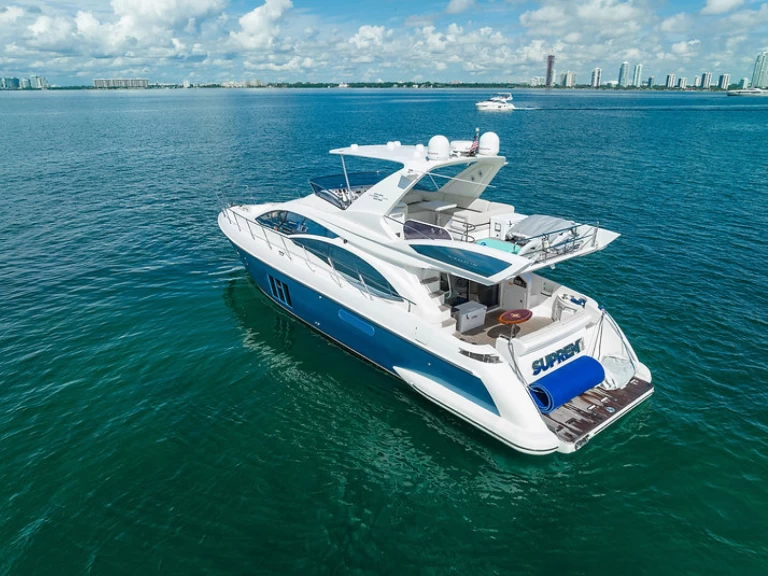 Alquiler de embarcaciones Azimut AZIMUT FLYBRIDGE 60 enMiami Beach en Samboat