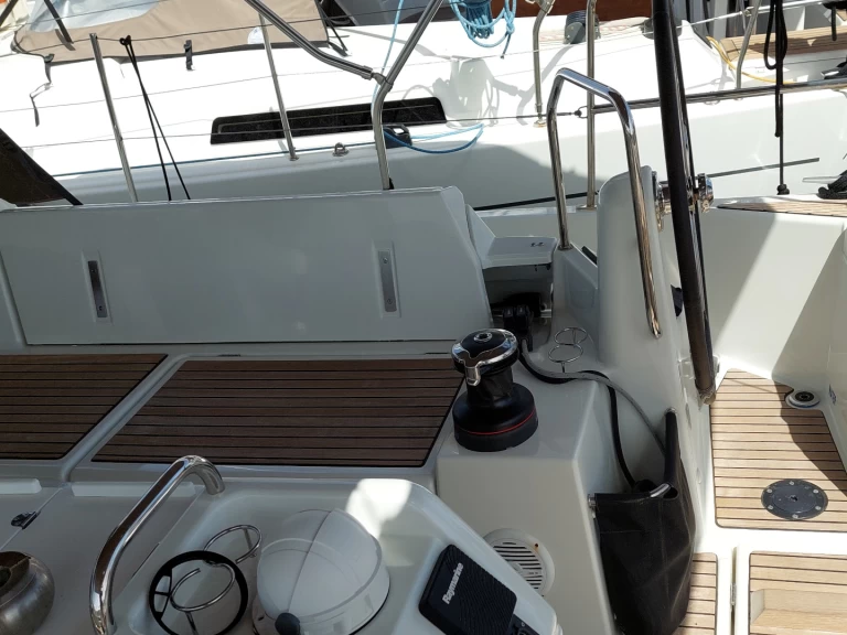 Alquiler Velero Jeanneau con o sin  título de navegación