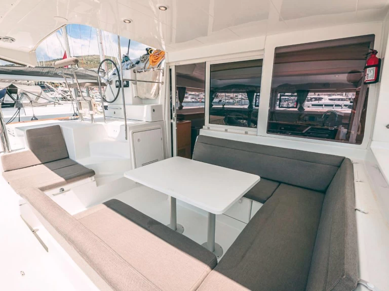 Alquiler Catamarán Lagoon con o sin  título de navegación