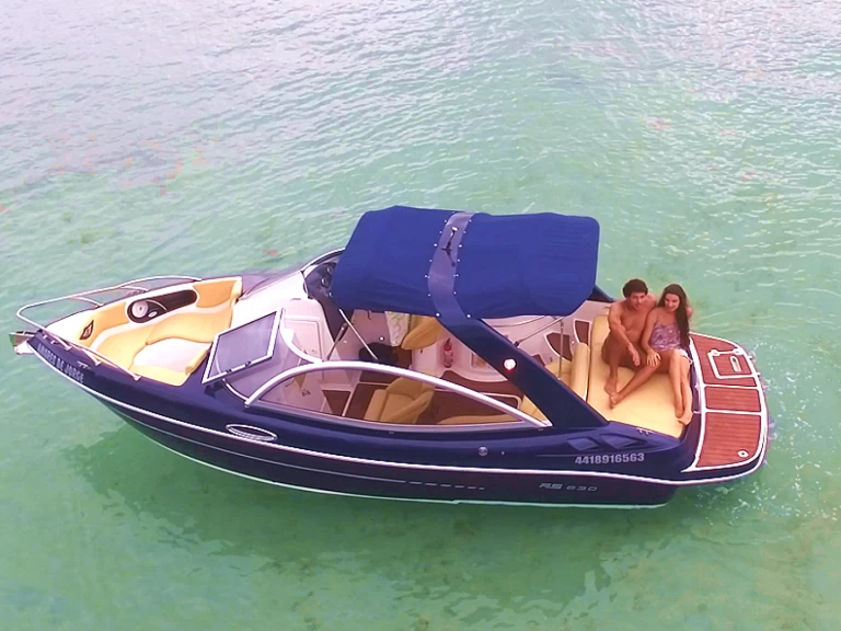 Alquiler Lancha en Armação dos Búzios - Madame Sirena 23 feet