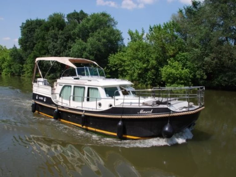 Alquiler de barcos Savoyeux barato de Linssen 320 Sturdy