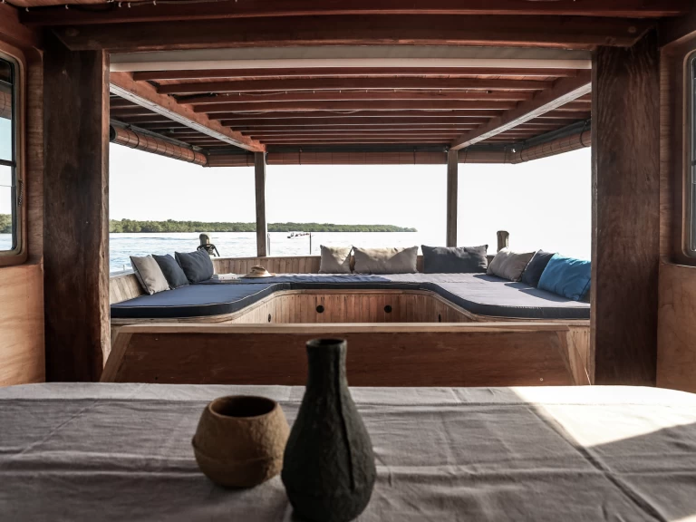 Alquiler de barcos Komodo barato de 66FT