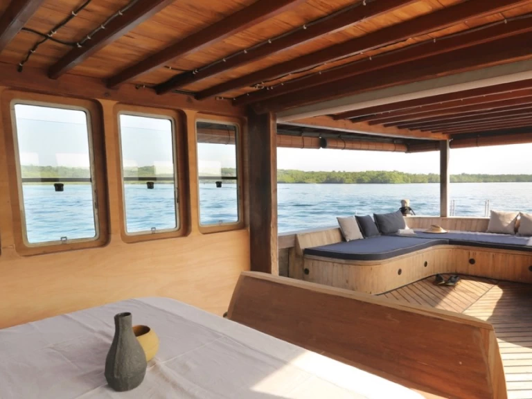 Alquiler Yate de lujo Private Build con o sin  título de navegación