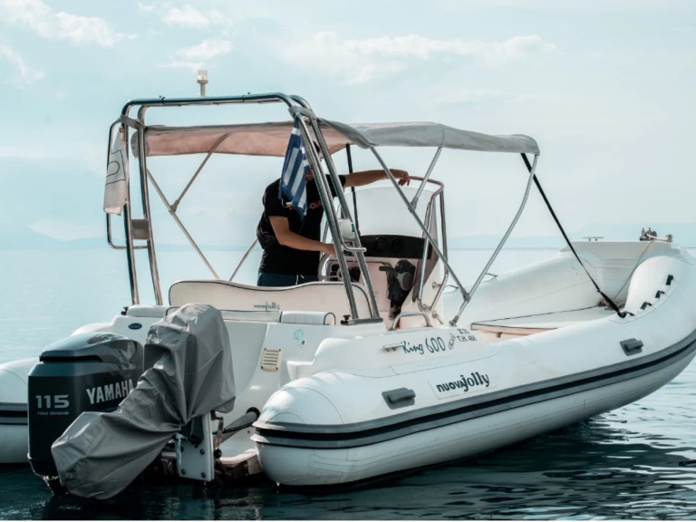 Alquiler Neumática Nuova Jolly con o sin  título de navegación