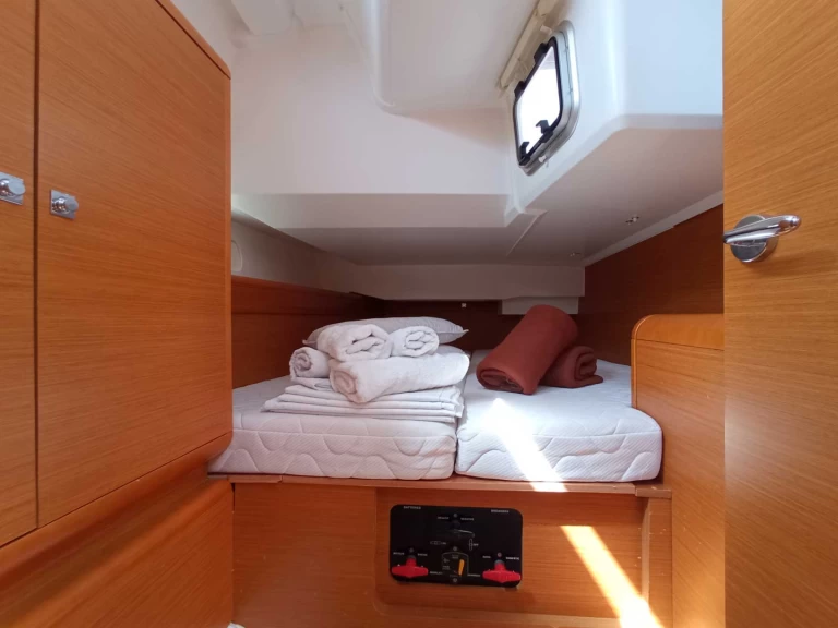 Alquiler Velero Jeanneau con o sin  título de navegación